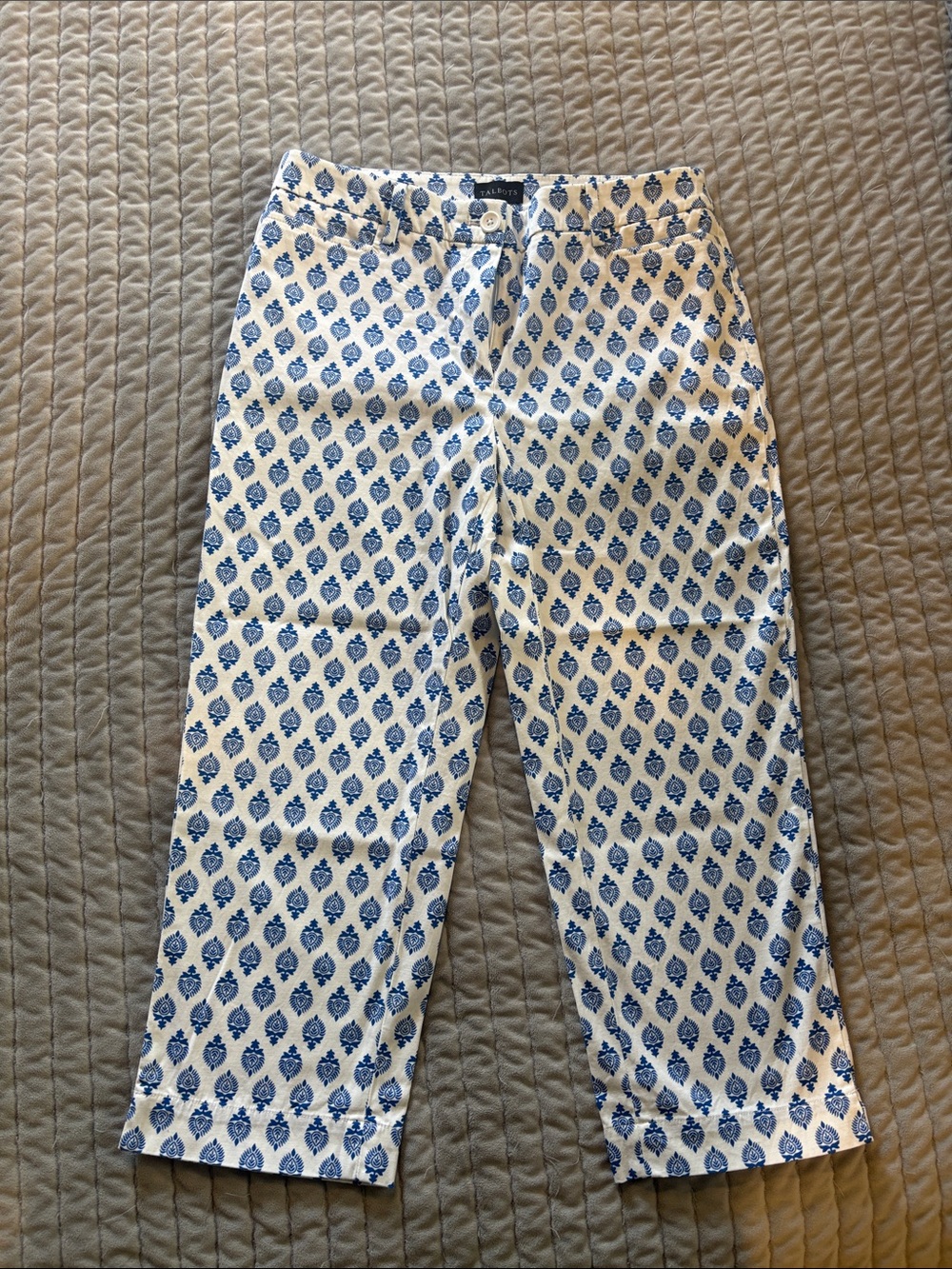 Talbots White Cropped Pants with Blue Print